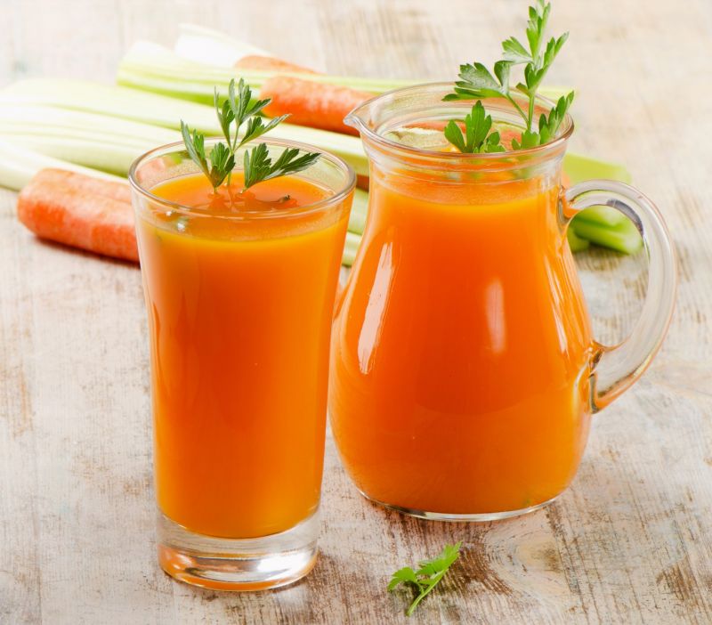 nước Detox táo, dứa và cà rốt